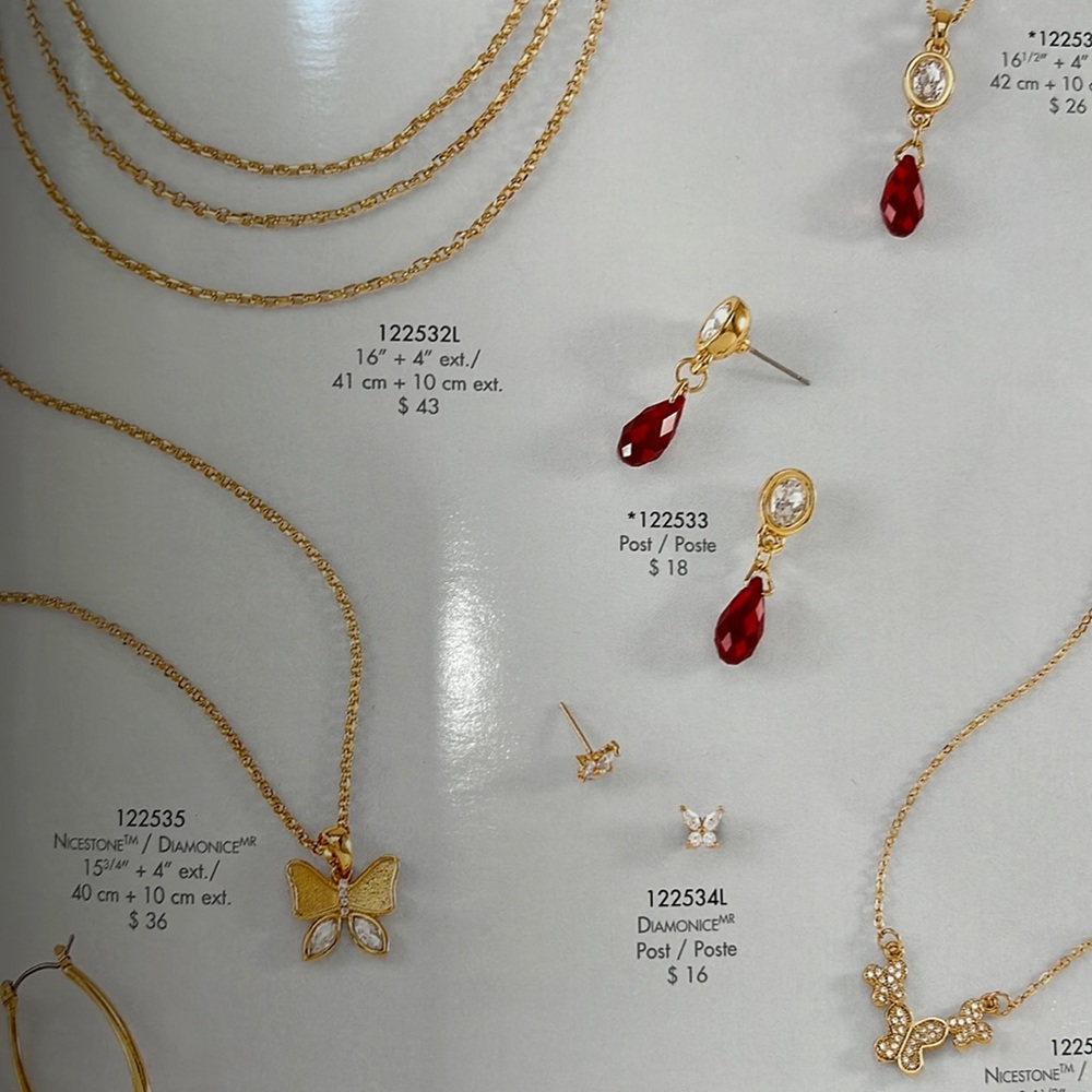 This a beautiful 18k golden platers Artisans